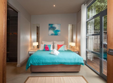 The Love Shack - Romantic Bungalow - Foster Accommodation 9