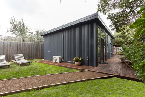 The Love Shack - Romantic Bungalow - Foster Accommodation 12