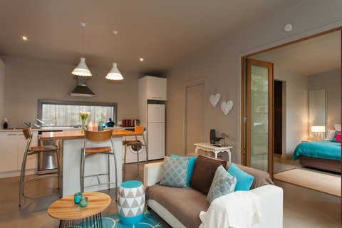 The Love Shack - Romantic Bungalow - Foster Accommodation 3