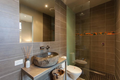 The Love Shack - Romantic Bungalow - Foster Accommodation 6