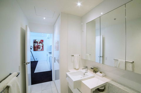The Sebel Melbourne Docklands Hotel - Foster Accommodation 4