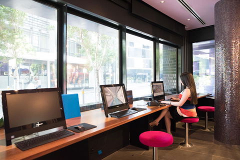 The Sebel Melbourne Docklands Hotel - Foster Accommodation 33