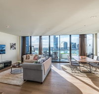 Waterfront 3 Bedroom Luxury Home Victoria Harbour - Foster Accommodation