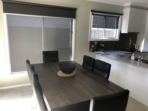 Luxury Abalina Cottages - Foster Accommodation 21