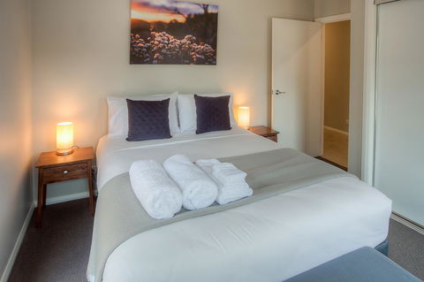 Luxury Abalina Cottages - Foster Accommodation 9