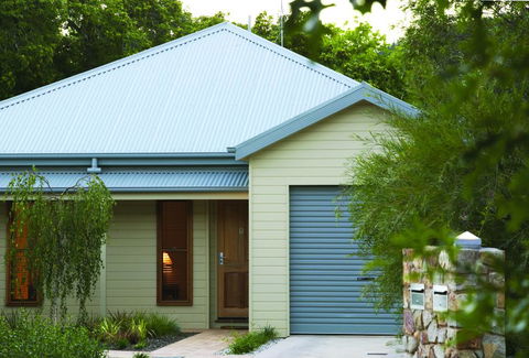 Luxury Abalina Cottages - Foster Accommodation 2