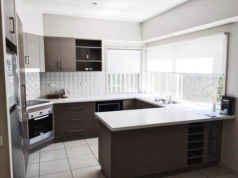 Luxury Abalina Cottages - Foster Accommodation 5