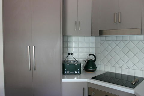 Luxury Abalina Cottages - Foster Accommodation 39