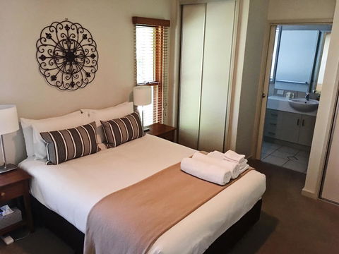 Luxury Abalina Cottages - Foster Accommodation 31