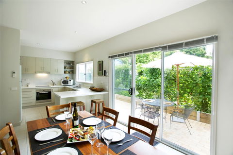 Luxury Abalina Cottages - Foster Accommodation 28