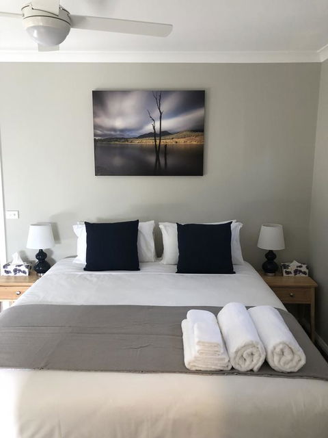 Luxury Abalina Cottages - Foster Accommodation 26