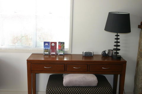 Luxury Abalina Cottages - Foster Accommodation 1