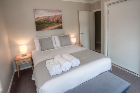Luxury Abalina Cottages - Foster Accommodation 11