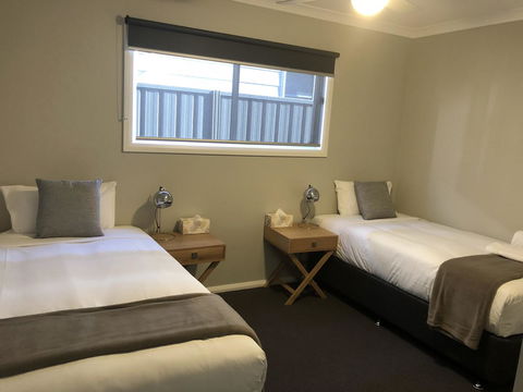 Luxury Abalina Cottages - Foster Accommodation 24