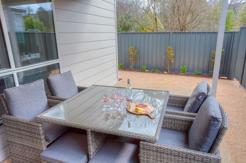 Luxury Abalina Cottages - Foster Accommodation 8