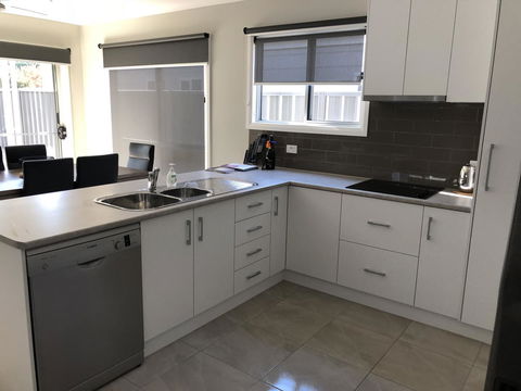 Luxury Abalina Cottages - Foster Accommodation 18