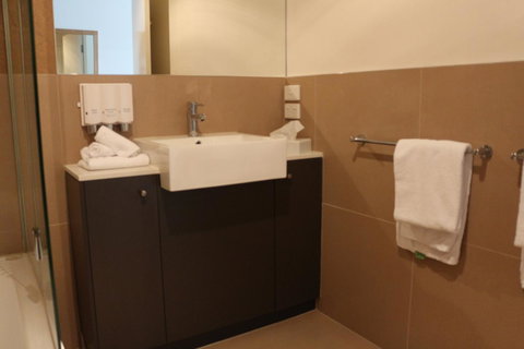 Bairnsdale International - Foster Accommodation 24