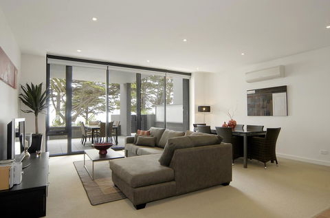 C-Scape Water Front Apartment - Foster Accommodation 3