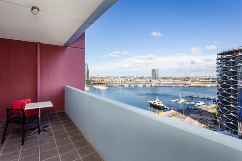 Accent Accommodation@Docklands - Foster Accommodation 1