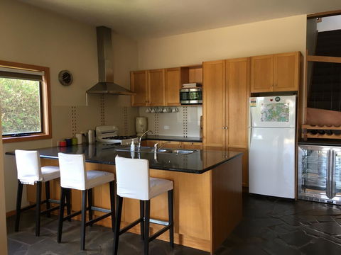 Apostle Hideaway - Central Port Campbell - Foster Accommodation 2