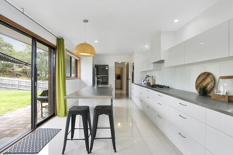Fairhills - NEW LISTING, Beautifully Styled - Foster Accommodation 0
