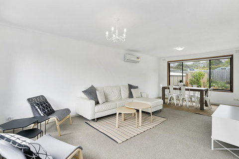 Fairhills - NEW LISTING, Beautifully Styled - Foster Accommodation 3