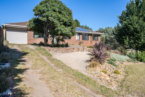 Fairhills - NEW LISTING, Beautifully Styled - Foster Accommodation 9