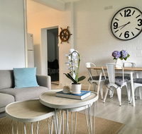 The Wheelhouse - 2BR Waterfront Apt in town - Foster Accommodation