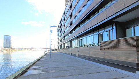 Auzzie Apartments Docklands, Melbourne - Foster Accommodation 0