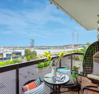 Water views Lovely 2BRs free tram zone close to everything - Foster Accommodation