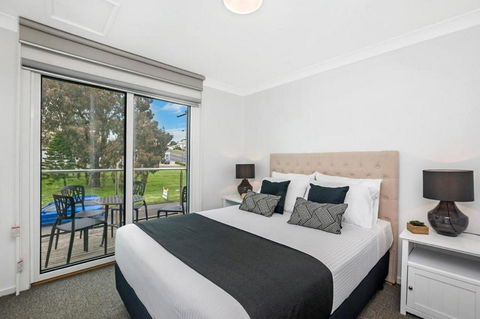 Apartments 521 - Foster Accommodation 4