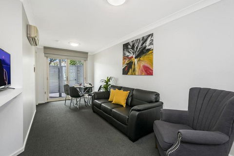 Apartments 521 - Foster Accommodation 8