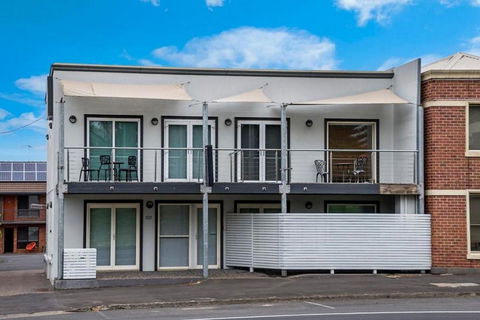 Apartments 521 - Foster Accommodation 2