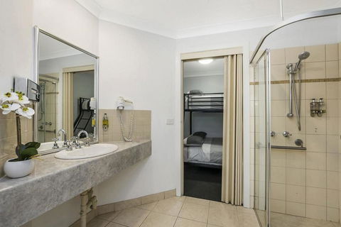 Apartments 521 - Foster Accommodation 10