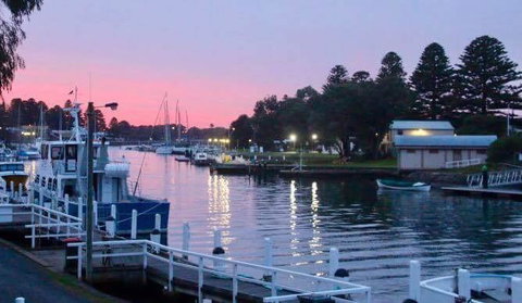 The Waterfront Apartment - Foster Accommodation 15