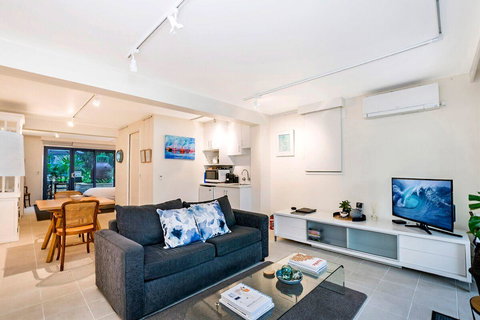 The Waterfront Apartment - Foster Accommodation 7