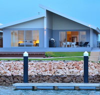 The Carnarvon Luxury Canal Home - Foster Accommodation