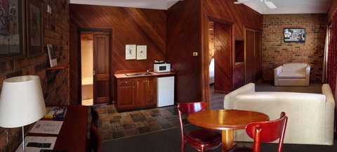 The Carrington Inn - Bungendore - Foster Accommodation 1