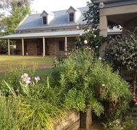 The Coach House on River and Park - Foster Accommodation