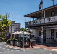 The Corner Hotel Alexandra - Foster Accommodation