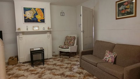 The Crooked Cottage - Foster Accommodation 3
