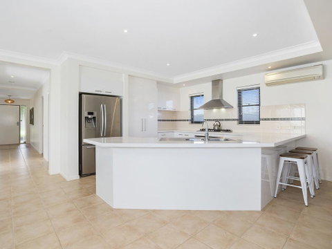 The Doggy Beach House At Salt - Foster Accommodation 2