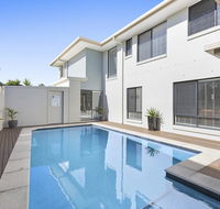 The Doggy Beach House At Salt - Foster Accommodation