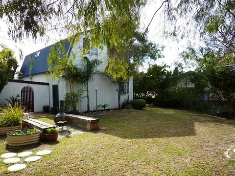 The Doo Drop Inn - Foster Accommodation 3