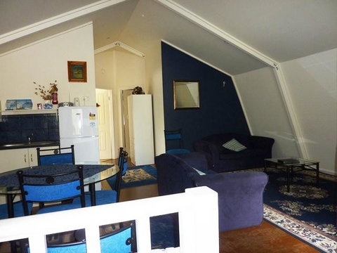 The Doo Drop Inn - Foster Accommodation 0
