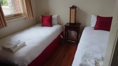 The Empire Hotel - Foster Accommodation 2