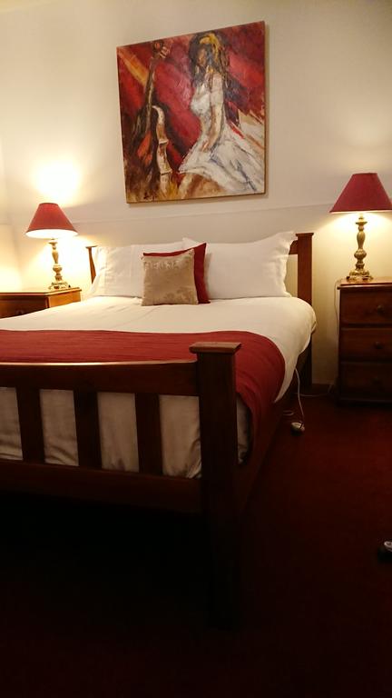 The Empire Hotel - Foster Accommodation 3