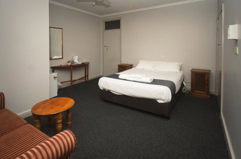 The George Hotel - Foster Accommodation 3
