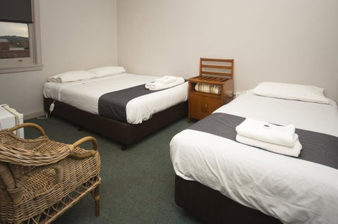 The George Hotel - Foster Accommodation 2
