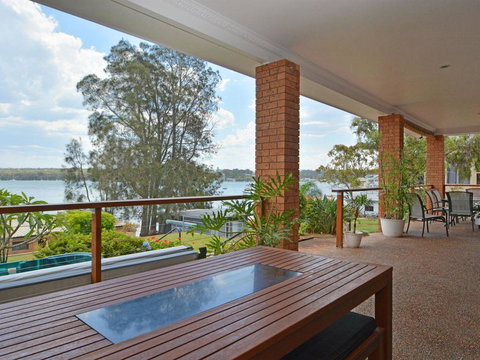 The House On The Lake @ Fishing Point, Lake Macquarie - Honestly Put The Line In And Catch Fish - Foster Accommodation 0